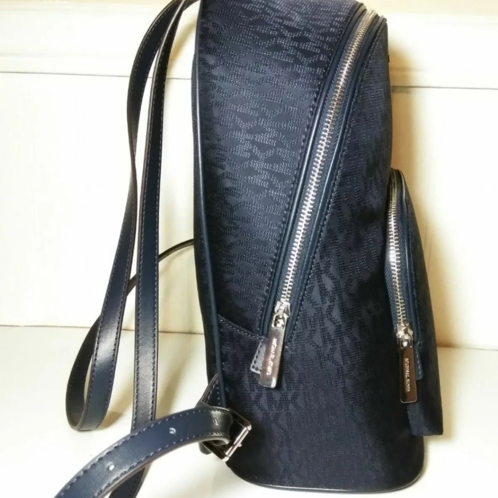 Michael Kors backpack NEW - Picture 5 of 5